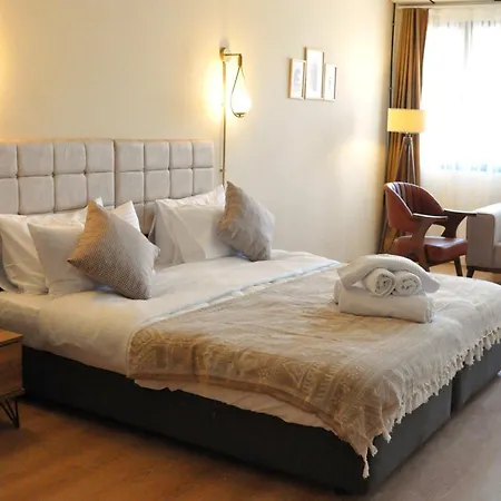 Golden Door Hotel