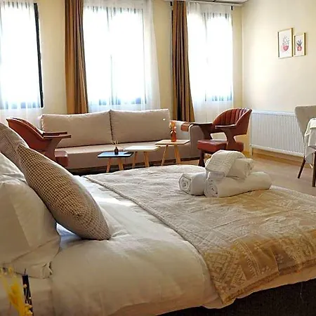Golden Door Otel