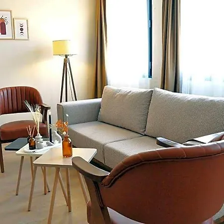 Otel Golden Door
