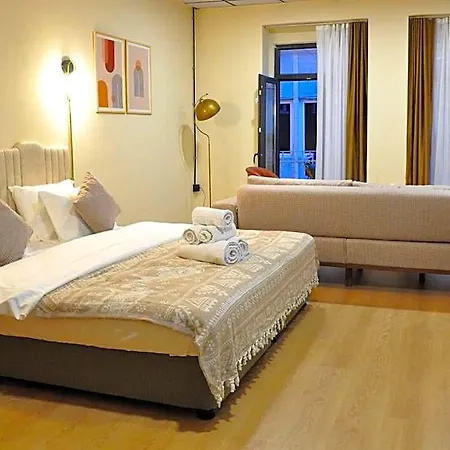 Golden Door Otel