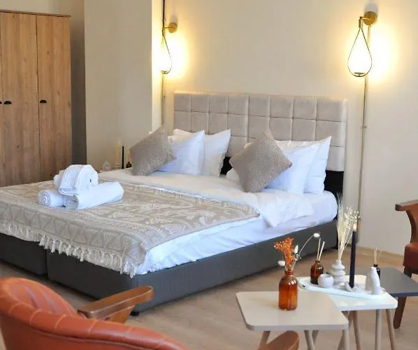 Golden Door Hotel 4*