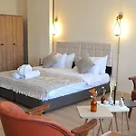 Golden Door Hotel 4*